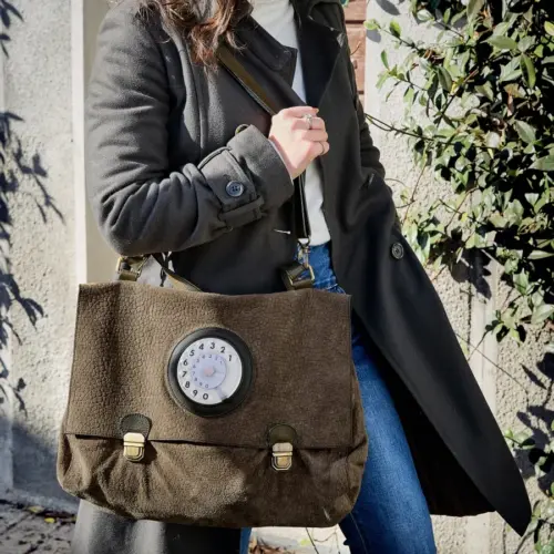 Lucia phone bag